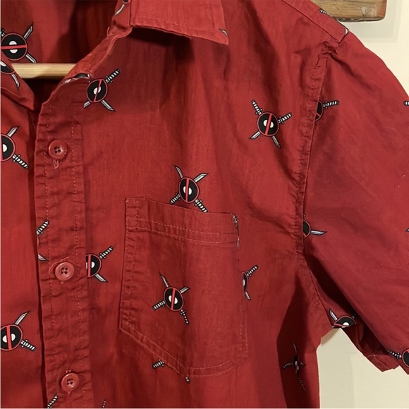 Mad Engine Marvel Deadpool Short Sleeve Button Down Shirt Size Small - Picture 6 of 10